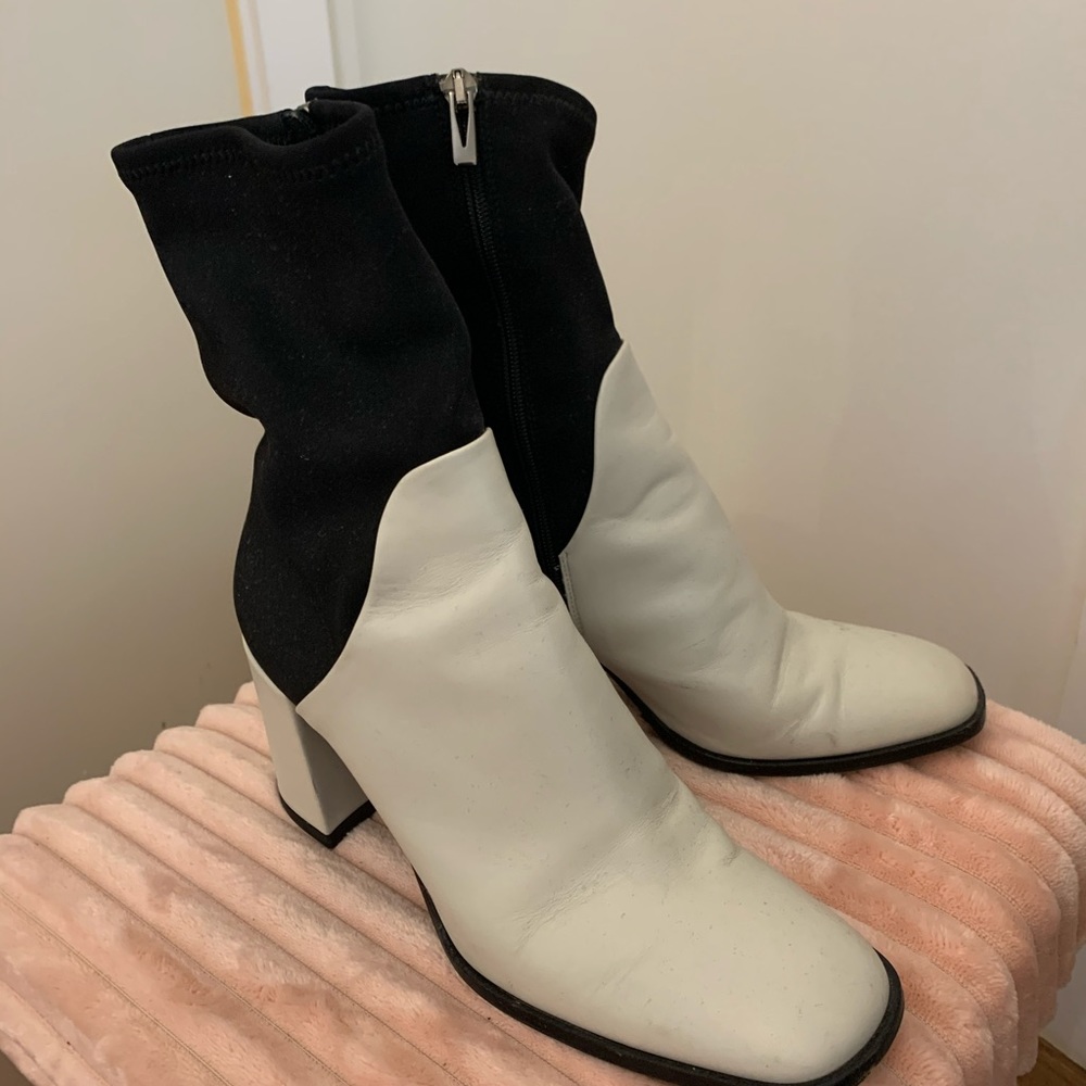 WHITE BOOTIES
